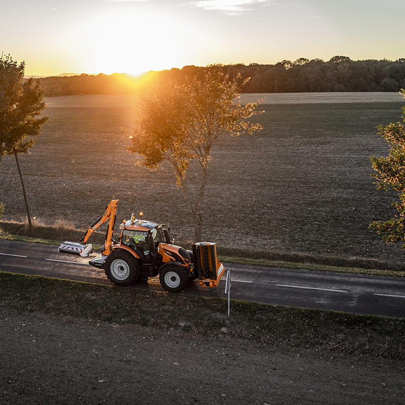 valtra n4 series with a snow plough working