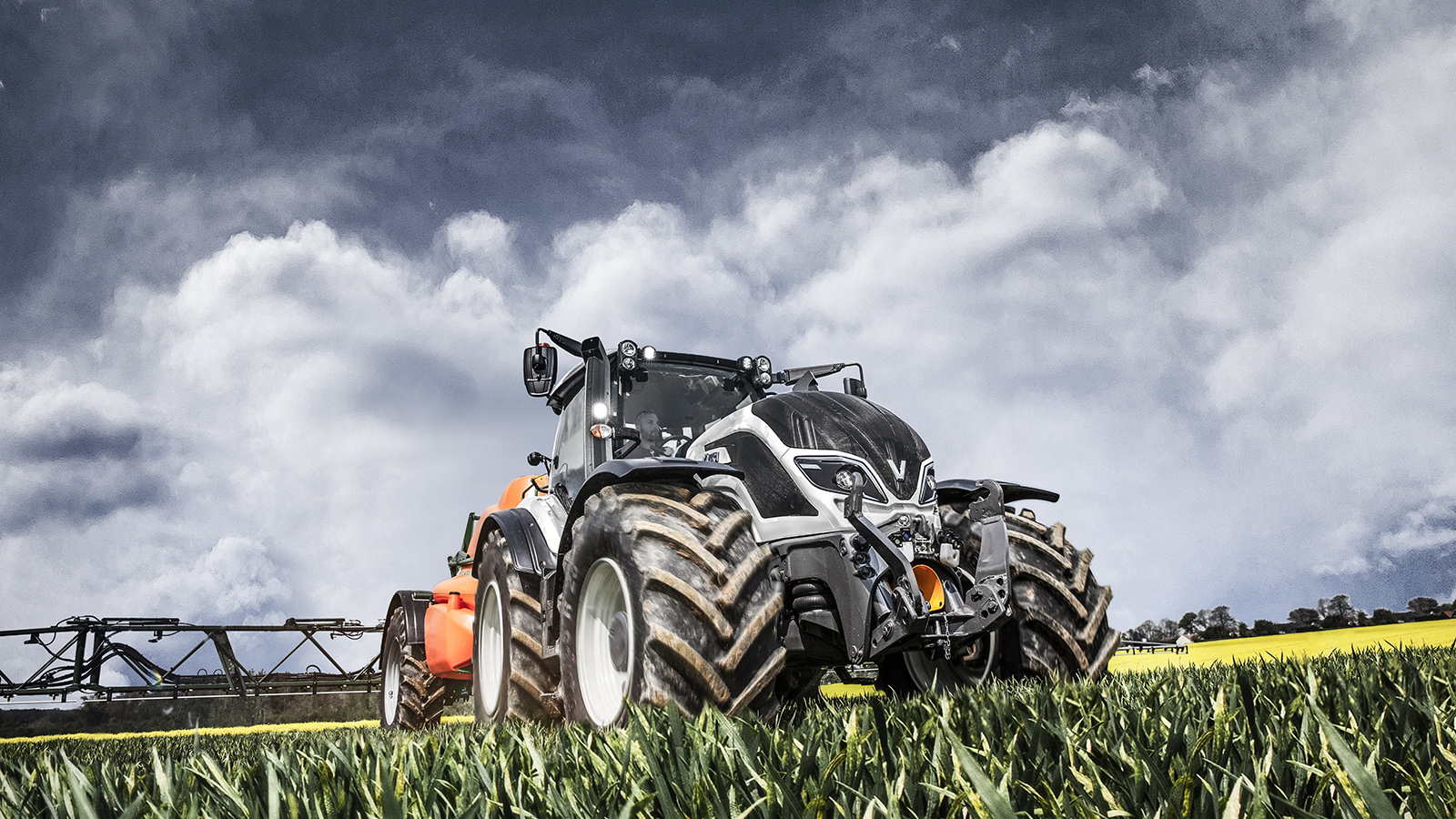valtra t4 series wite on the field working